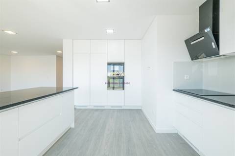 Espetacular apartamento T5 Duplex a estrear, Montijo