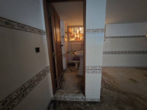 Loja para venda na Amadora - junto ao Hospital Lusiadas