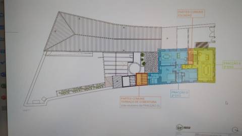 Apartamento T2 Duplex remodelado a estrear, em Massamá