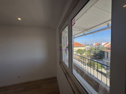 T2 Remodelado com Vista Rio e Ponte Vasco da Gama