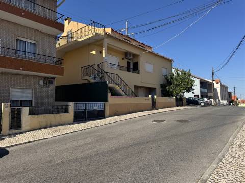 T2 Remodelado com Vista Rio e Ponte Vasco da Gama