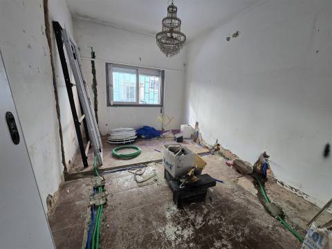 Apartamento com Terraço em Queluz