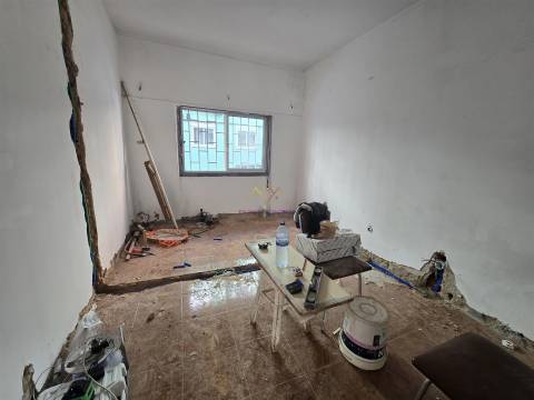 Apartamento com Terraço em Queluz