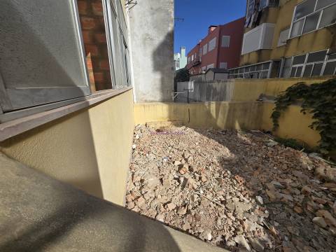 Apartamento com Terraço em Queluz