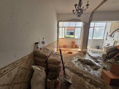 Apartamento com Terraço em Queluz