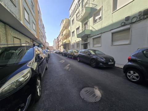 Apartamento com Terraço em Queluz