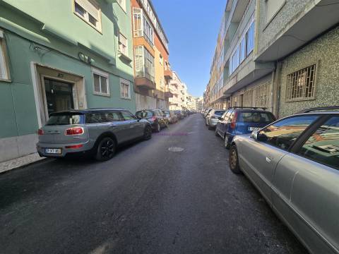 Apartamento com Terraço em Queluz