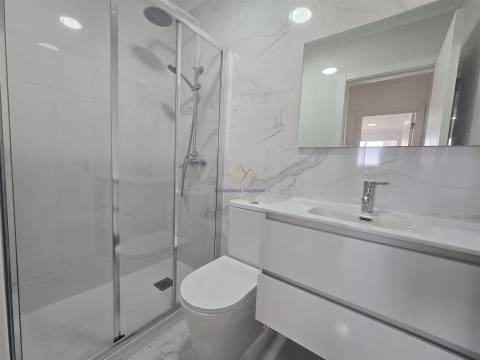 Apartamento com Terraço em Queluz