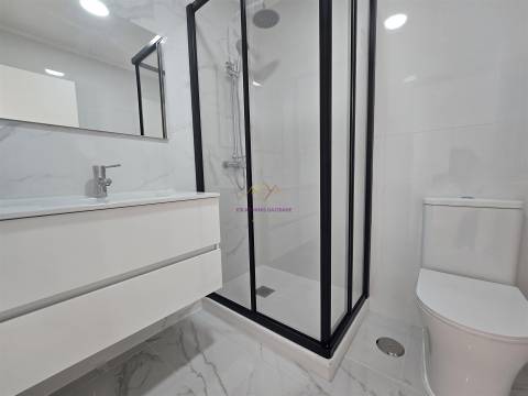 Apartamento com Terraço em Queluz