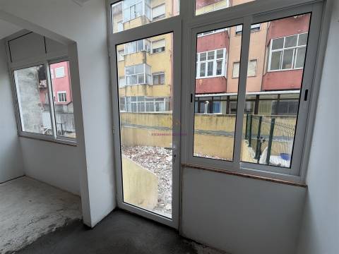 Apartamento com Terraço em Queluz