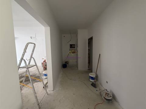 Apartamento com Terraço em Queluz