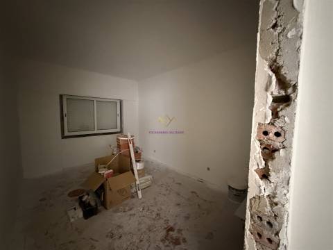 Apartamento com Terraço em Queluz