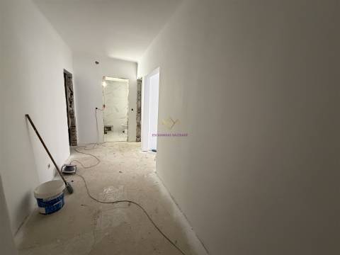 Apartamento com Terraço em Queluz