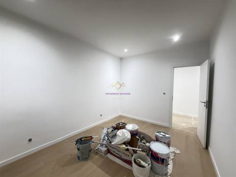 Apartamento com Terraço em Queluz