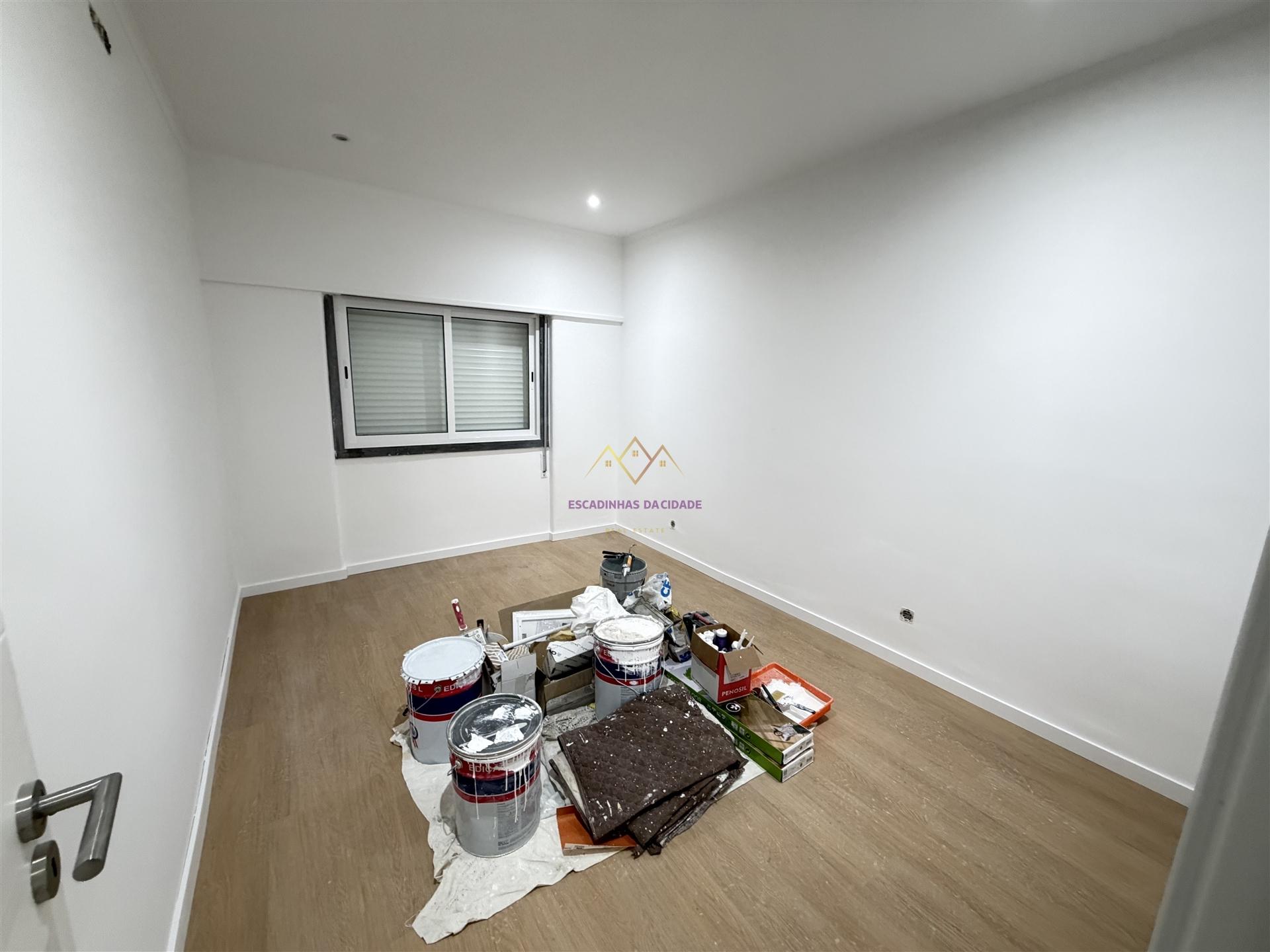 Apartamento com Terraço em Queluz