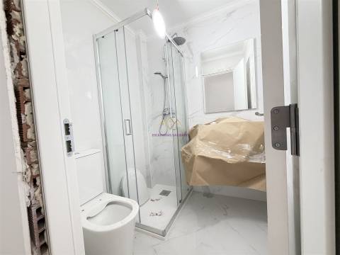 Apartamento com Terraço em Queluz