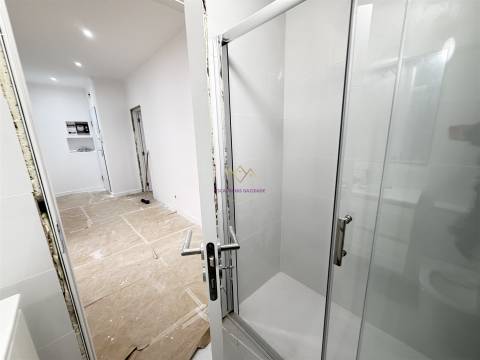 Apartamento com Terraço em Queluz