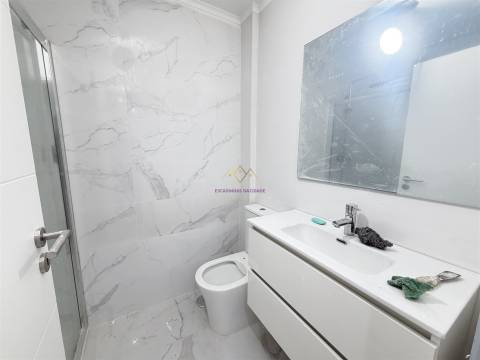 Apartamento com Terraço em Queluz