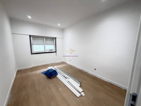 Apartamento com Terraço em Queluz