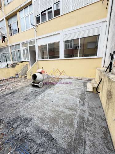 Apartamento com Terraço em Queluz