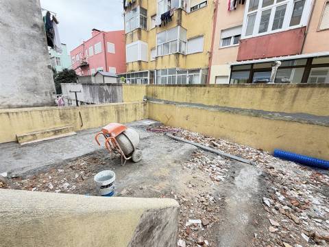 Apartamento com Terraço em Queluz