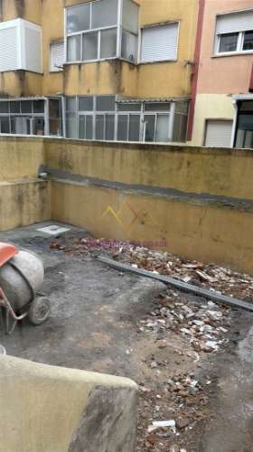 Apartamento com Terraço em Queluz