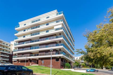 T3 único na Urbanização Terraços da Ponte - vista frontal de rio