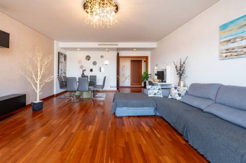 T3 único na Urbanização Terraços da Ponte - vista frontal de rio