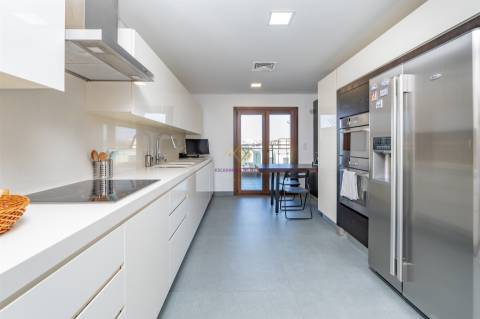 T3 único na Urbanização Terraços da Ponte - vista frontal de rio