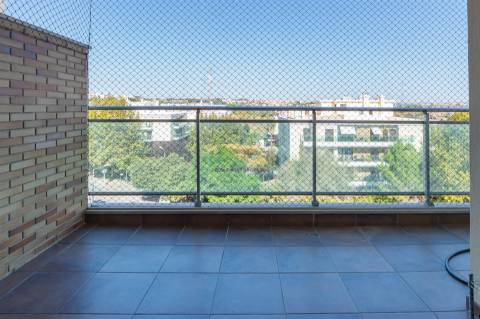 T3 único na Urbanização Terraços da Ponte - vista frontal de rio