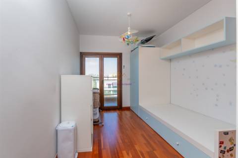 T3 único na Urbanização Terraços da Ponte - vista frontal de rio