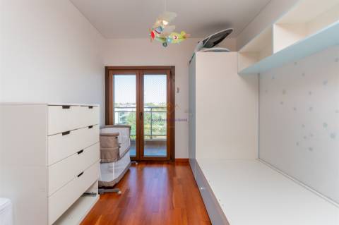 T3 único na Urbanização Terraços da Ponte - vista frontal de rio