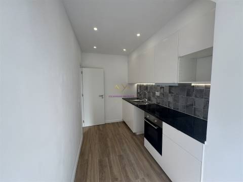 Apartamento T2 Remodelado em Alverca – Pronto a Entrar