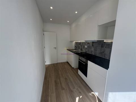 Apartamento T2 Remodelado em Alverca – Pronto a Entrar