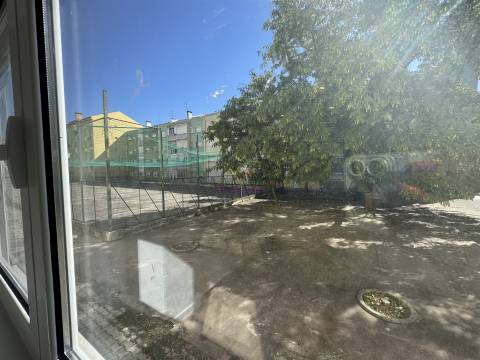 Apartamento T2 Remodelado em Alverca – Pronto a Entrar