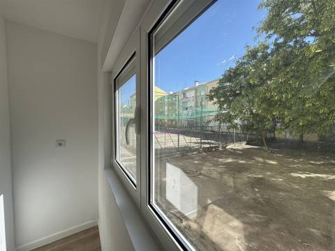 Apartamento T2 Remodelado em Alverca – Pronto a Entrar