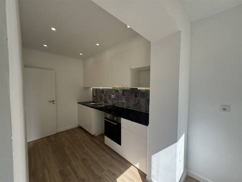 Apartamento T2 Remodelado em Alverca – Pronto a Entrar