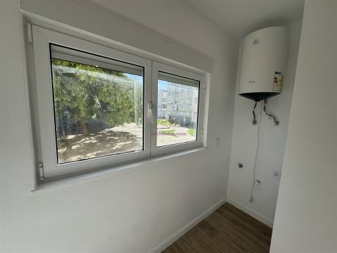 Apartamento T2 Remodelado em Alverca – Pronto a Entrar