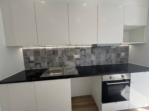 Apartamento T2 Remodelado em Alverca – Pronto a Entrar