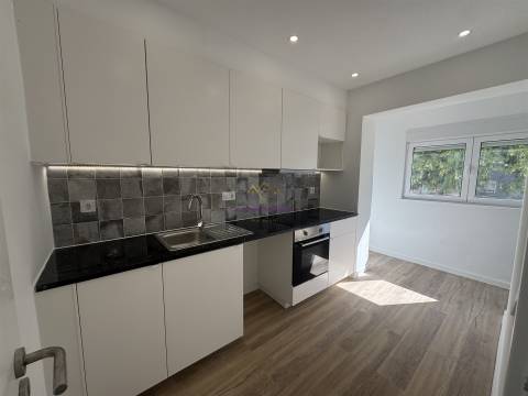Apartamento T2 Remodelado em Alverca – Pronto a Entrar
