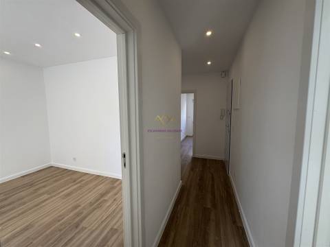 Apartamento T2 Remodelado em Alverca – Pronto a Entrar