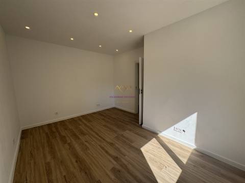 Apartamento T2 Remodelado em Alverca – Pronto a Entrar