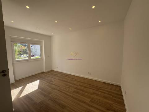 Apartamento T2 Remodelado em Alverca – Pronto a Entrar