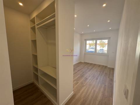 Apartamento T2 Remodelado em Alverca – Pronto a Entrar