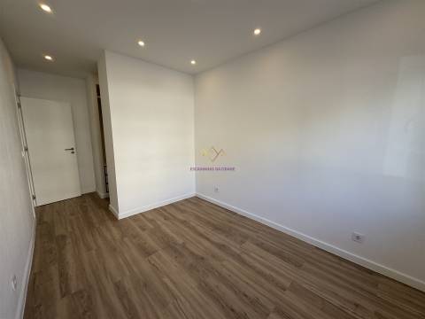 Apartamento T2 Remodelado em Alverca – Pronto a Entrar