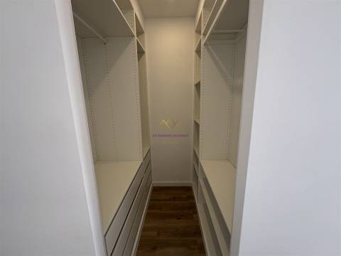 Apartamento T2 Remodelado em Alverca – Pronto a Entrar