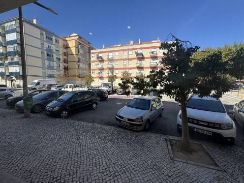 Apartamento T2 Remodelado em Alverca – Pronto a Entrar