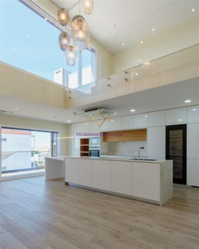 Montijo, T3 Duplex com acabamentos de Luxo e Garagem Box