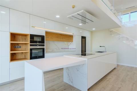 Montijo, T3 Duplex com acabamentos de Luxo e Garagem Box