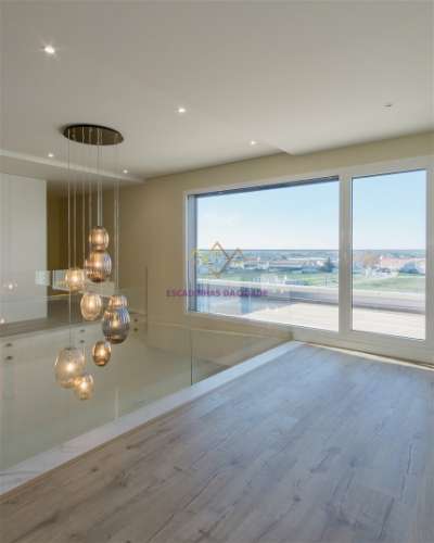 Montijo, T3 Duplex com acabamentos de Luxo e Garagem Box